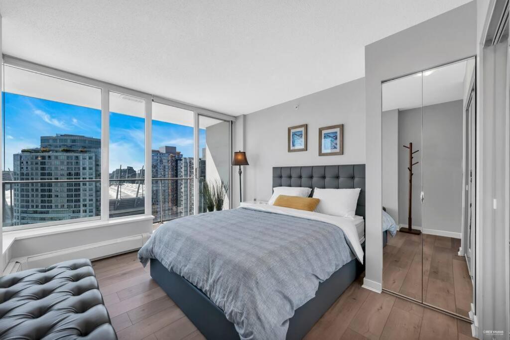 Spacious Dt 2-Bdr High-Rise With View, Pool, Gym Vancouver Eksteriør bilde