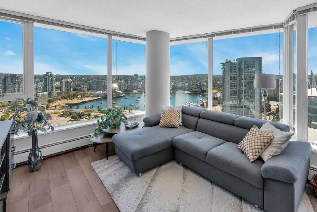 Spacious Dt 2-Bdr High-Rise With View, Pool, Gym Vancouver Eksteriør bilde