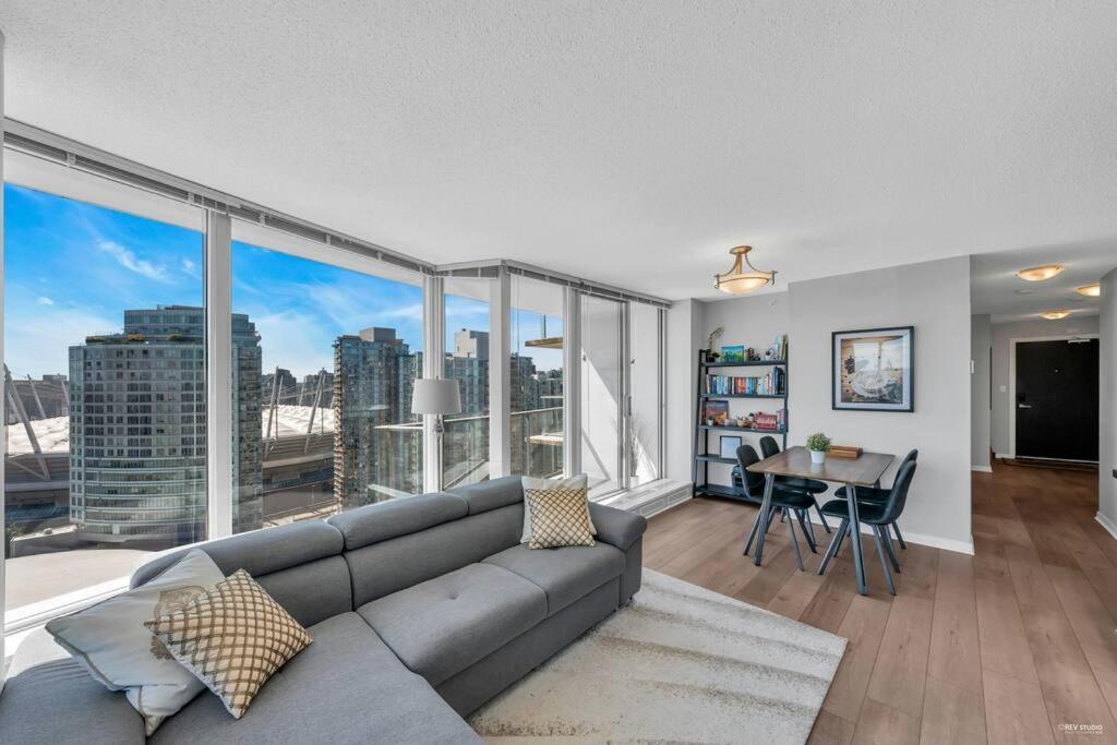 Spacious Dt 2-Bdr High-Rise With View, Pool, Gym Vancouver Eksteriør bilde