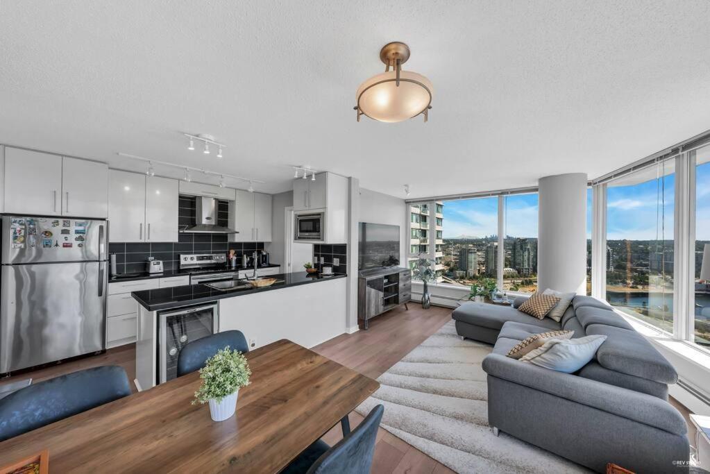 Spacious Dt 2-Bdr High-Rise With View, Pool, Gym Vancouver Eksteriør bilde