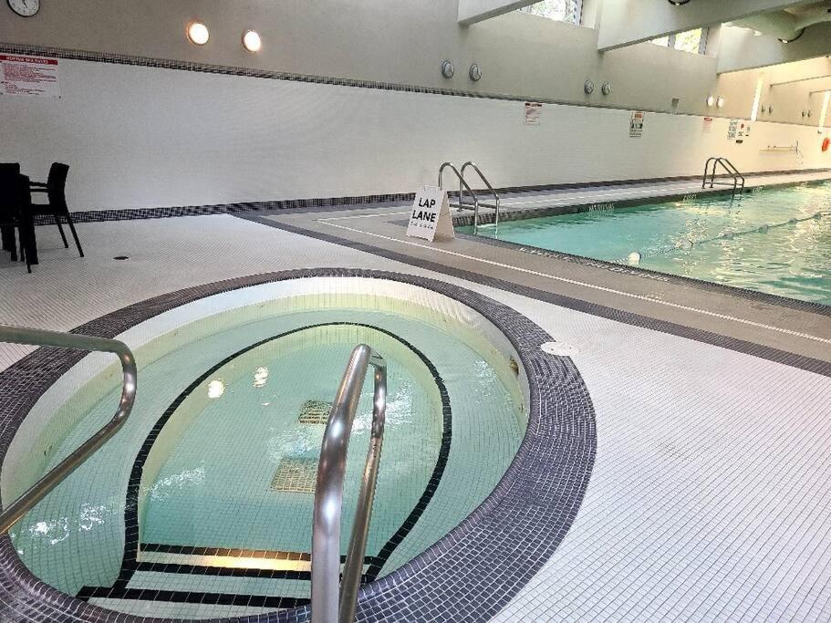Spacious Dt 2-Bdr High-Rise With View, Pool, Gym Vancouver Eksteriør bilde