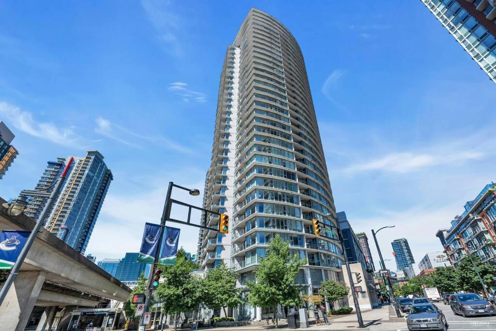Spacious Dt 2-Bdr High-Rise With View, Pool, Gym Vancouver Eksteriør bilde